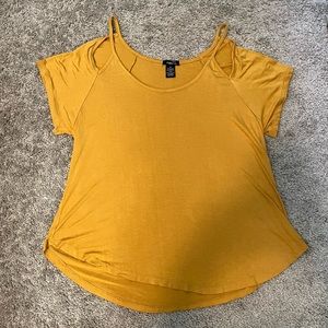 🌸 3 for $10 🌸 Rue 21 off the shoulder T-shirt